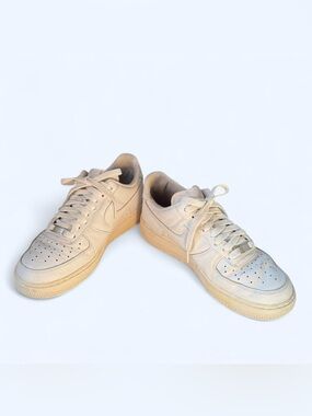 👟 Nike Air Force 1 White Sneakers Size 9 👟🤍